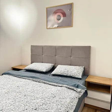 Hillbilly 6 Apartment