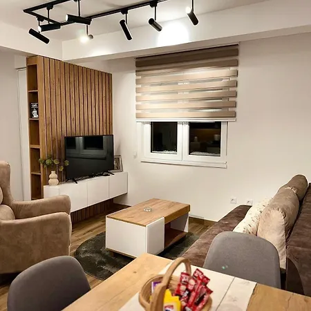 Apartment Hillbilly 6 *